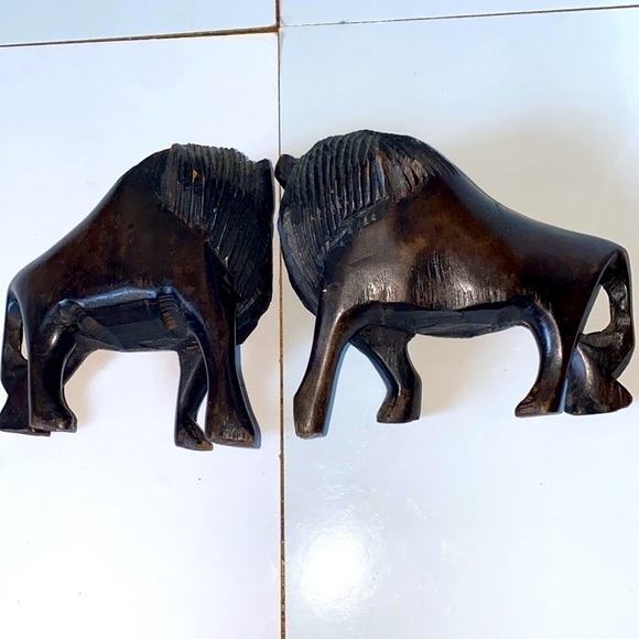 Two hand carved black wooden lions . Made in Africa. - Picture 4 of 9
